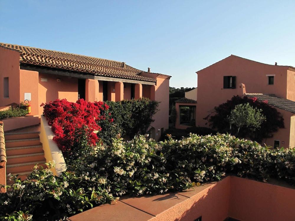Godo Beach Hotel Baja Sardinia Eksteriør bilde